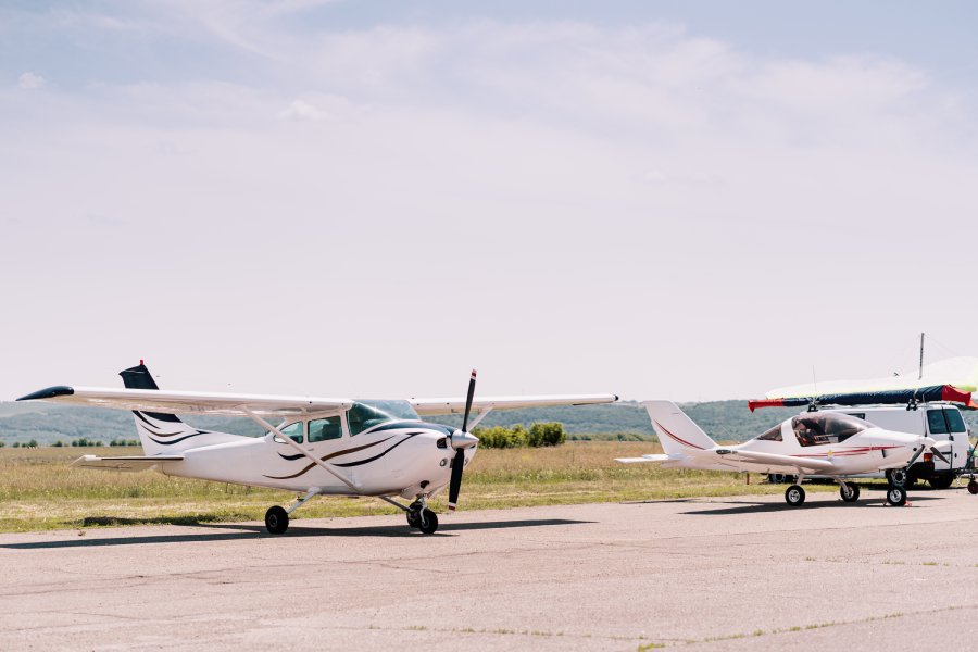 Training aircraft on an airport ramp